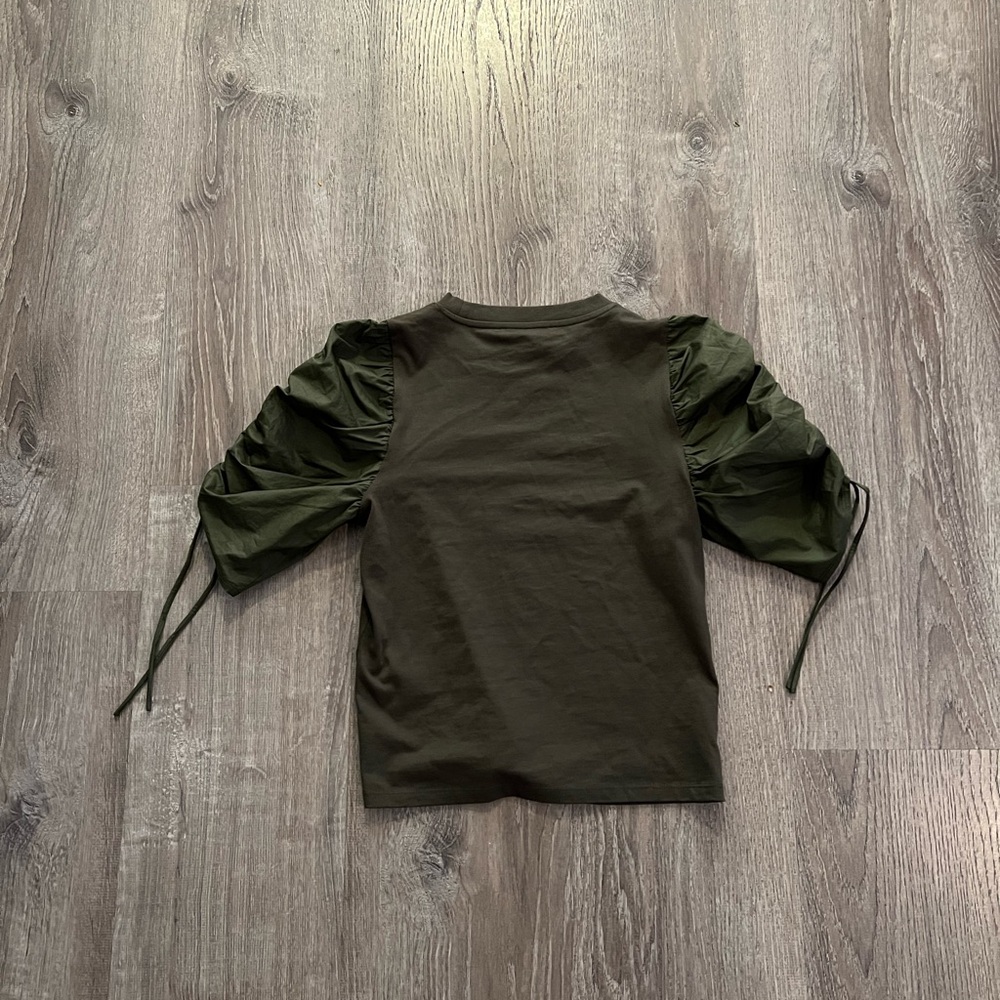 Frame Ruched Tie Sleeve Tee In Fatigue - Picture 2 of 7